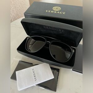 Versace sunglasses 🕶️